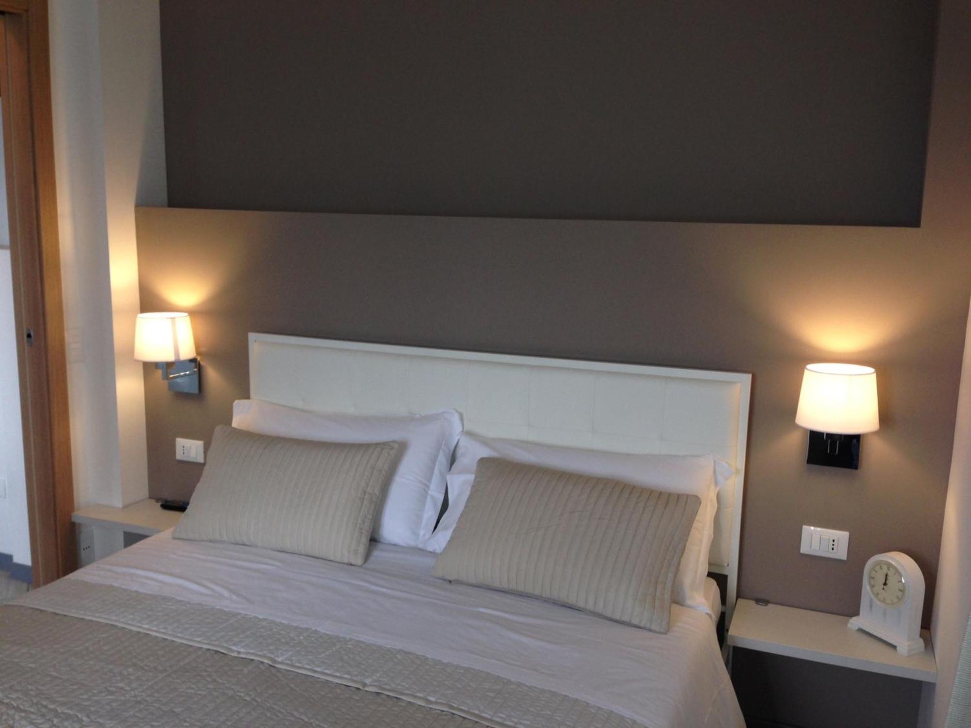 Residenza Le Camelie Apartment ออกเจบบิโอ ภายนอก รูปภาพ